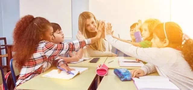 Zajęcia z wychowawcą: Jak skutecznie budować wspólnotę w klasie Zajęcia z wychowawcą: Jak skutecznie budować wspólnotę w klasie