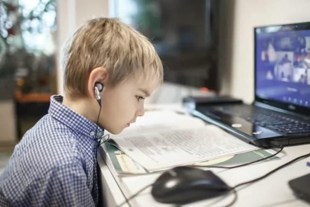 Kiedy wracamy do zdalnego nauczania? Aktualne informacje i sytuacja w szkołach Kiedy wracamy do zdalnego nauczania? Aktualne informacje i sytuacja w szkołach
