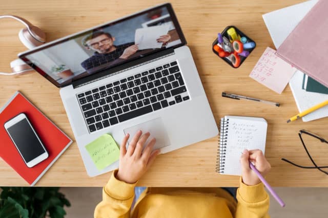 Co to jest nauczanie hybrydowe i jak może zmienić edukację? Co to jest nauczanie hybrydowe i jak może zmienić edukację?